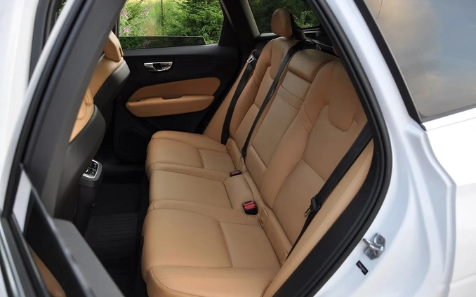 Volvo XC 60 cena 159000 przebieg: 13000, rok produkcji 2019 z Strzelin małe 466
